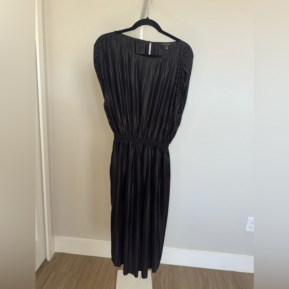Banana Republic Women’s Elegant Black Pleated Dress size M
